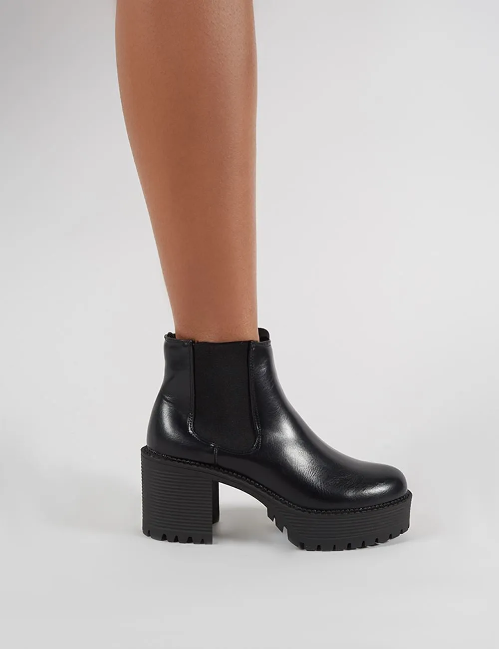 Melia Heeled Chlesea Boots in Black PU